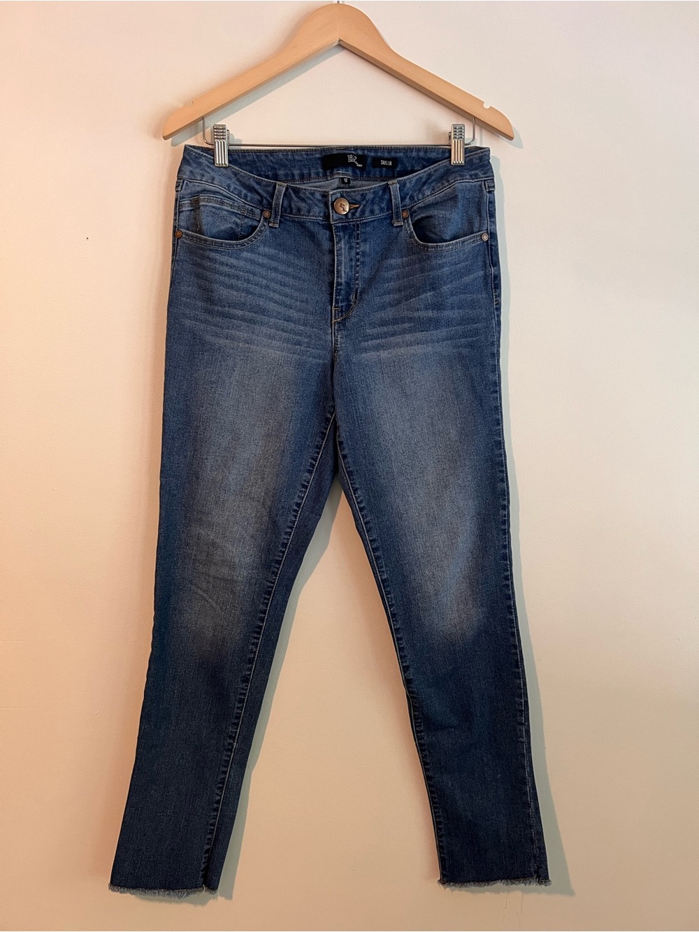 1822 Denim Skinny Jeans in Medium Blue Wash